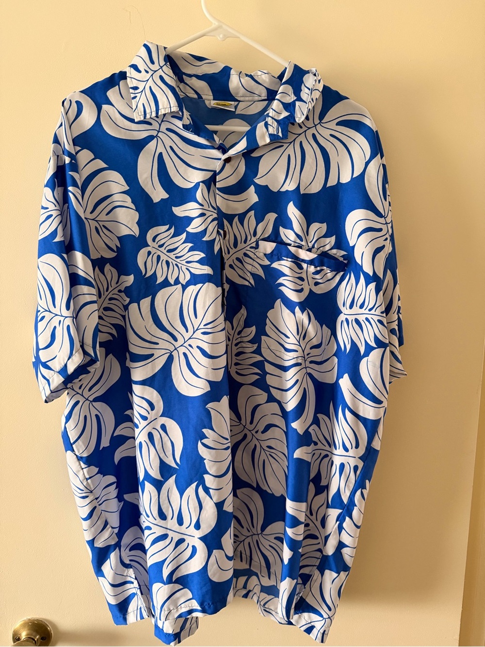 Men's Blue and White Tropical Short-Sleeve Button-Down Shirt